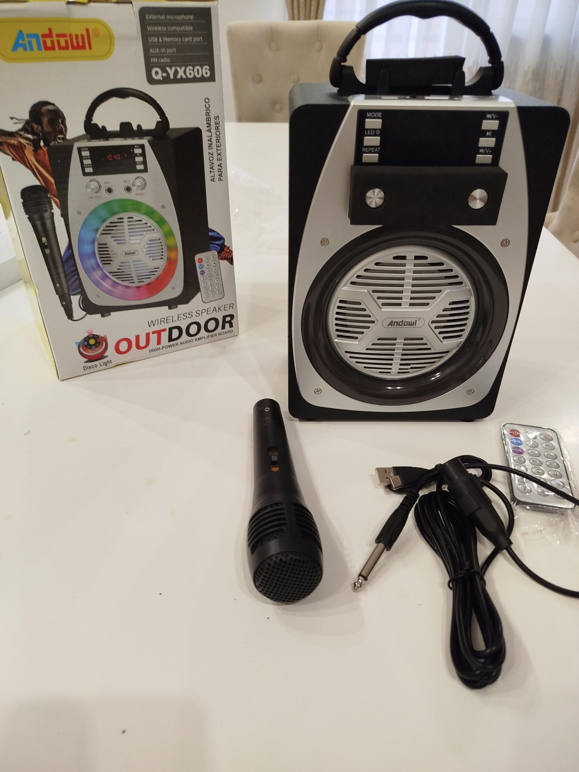 Bezicni Bluetooth karaoke zvucnik - Slika 2